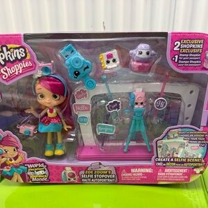 Shopkins Shoppies - Zoe Zoom’s Selfie Stopover Playset (lots more listed)